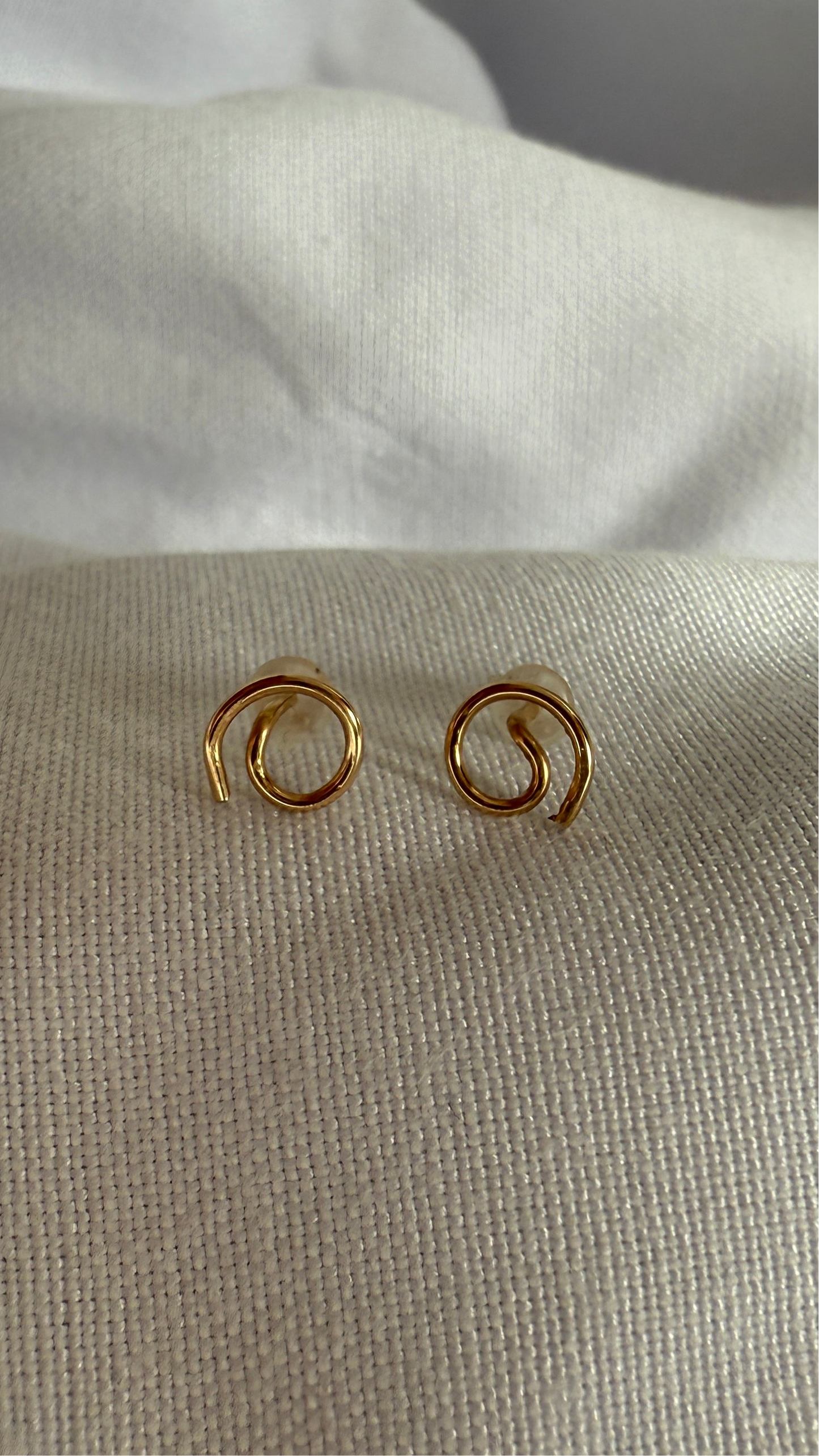 Luft – handgefertigter Ohrring aus 14K Gold Filled
