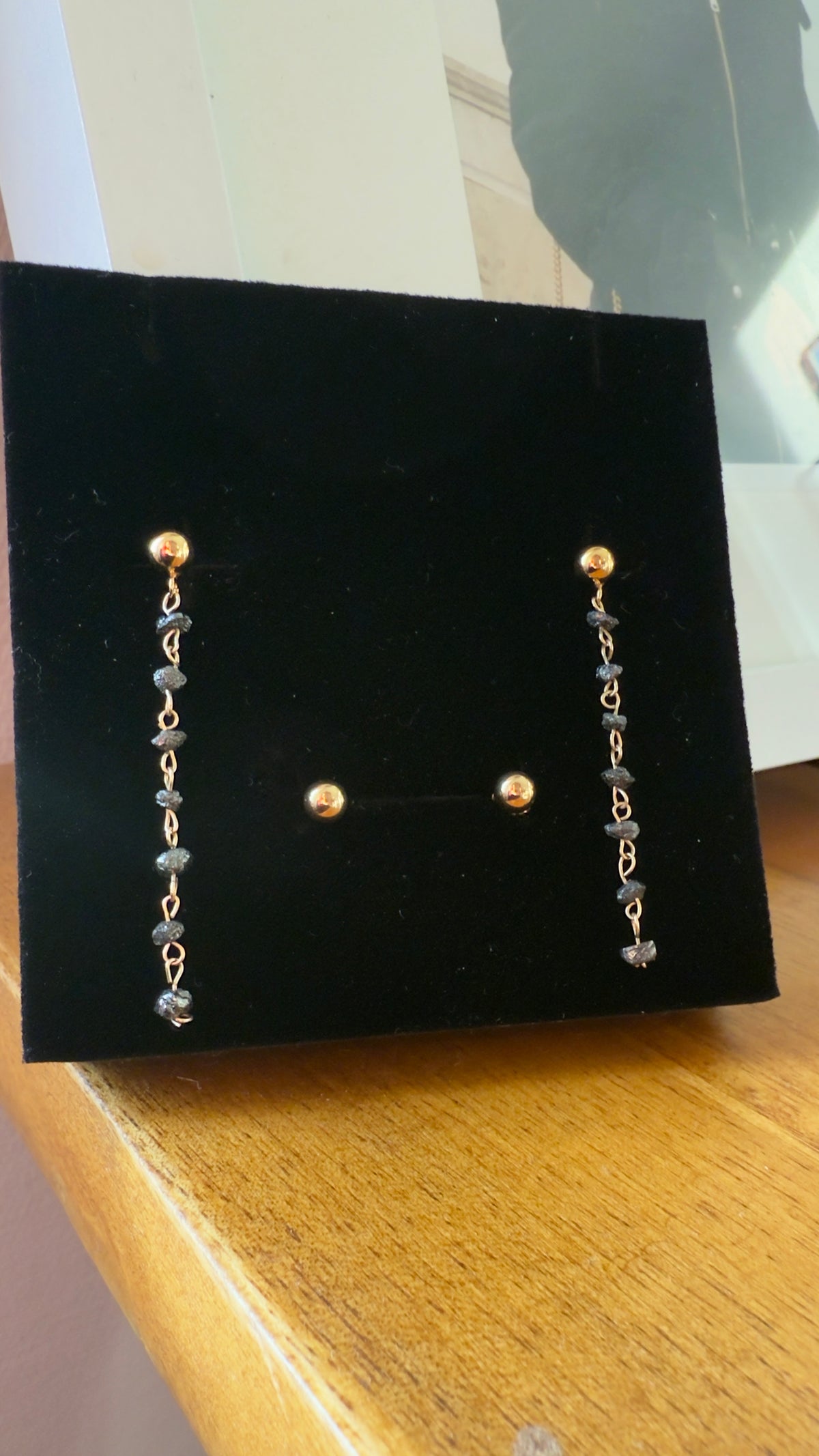 Goldnacht – Ohrringe mit schwarzen Rohsteinen, 14K Gold Filled