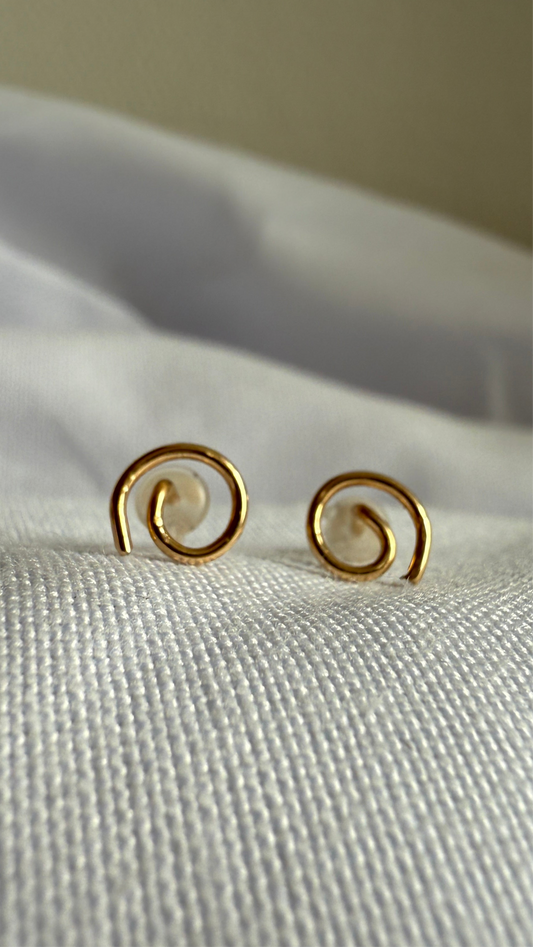 Minimalistischer 14K Gold Filled Ohrring – Handgefertigte Feine Creole