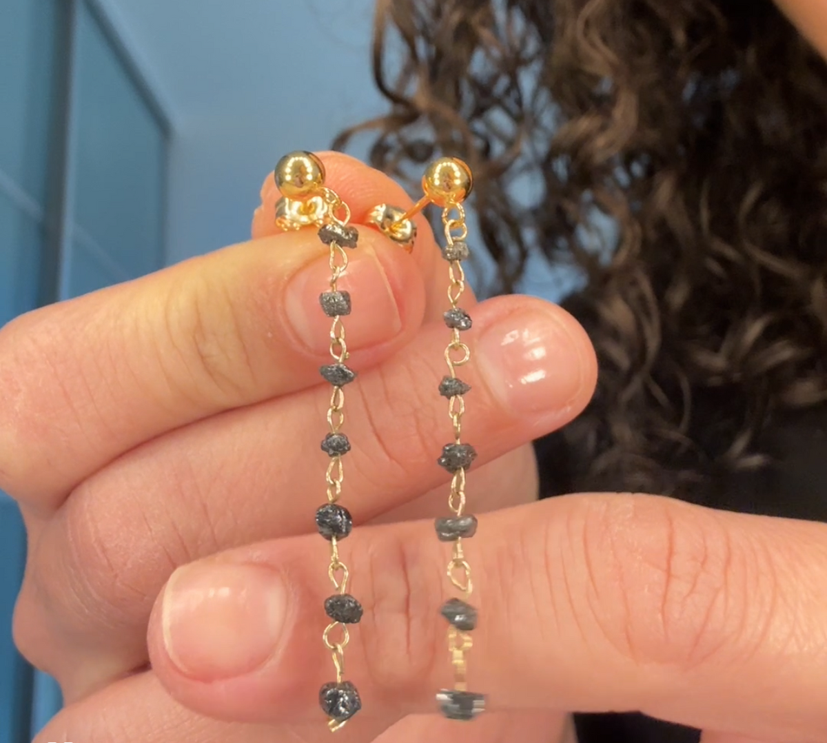Goldnacht – Ohrringe mit schwarzen Rohsteinen, 14K Gold Filled