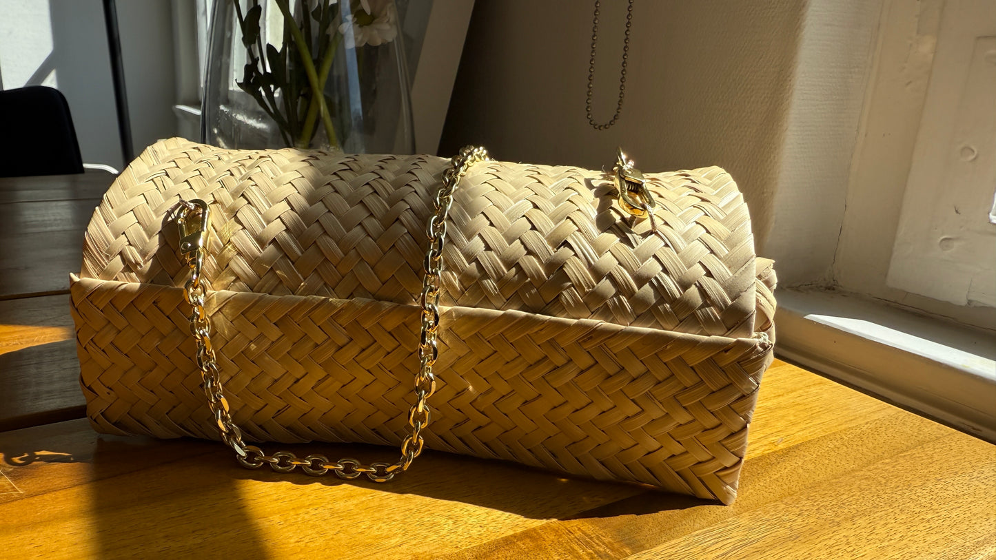 Ipanema – Kleine Strohtasche mit urbanem Stil & handgefertigten Details
