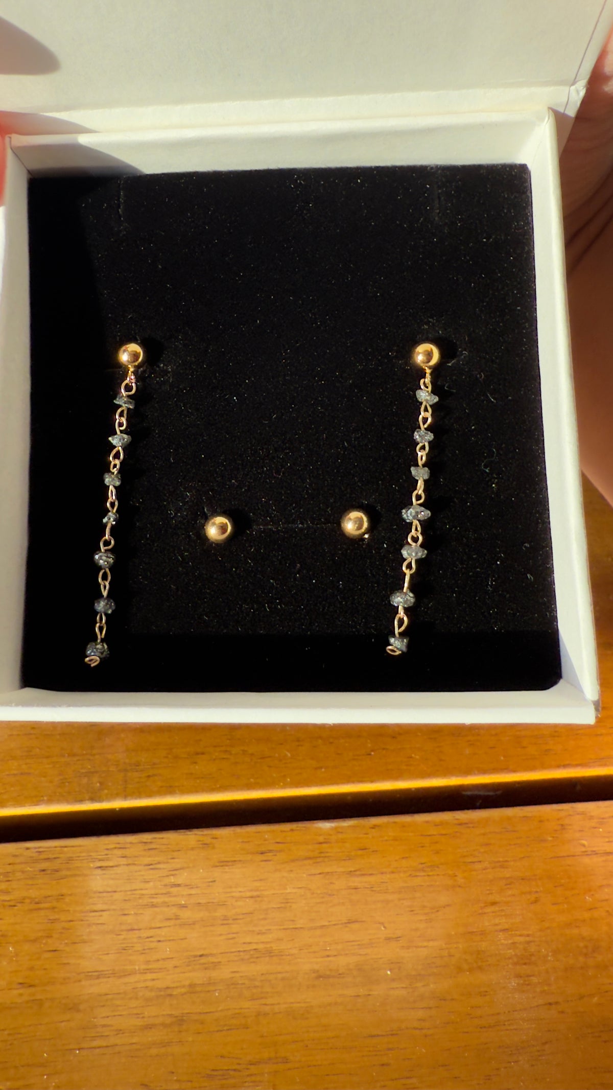Goldnacht – Ohrringe mit schwarzen Rohsteinen, 14K Gold Filled